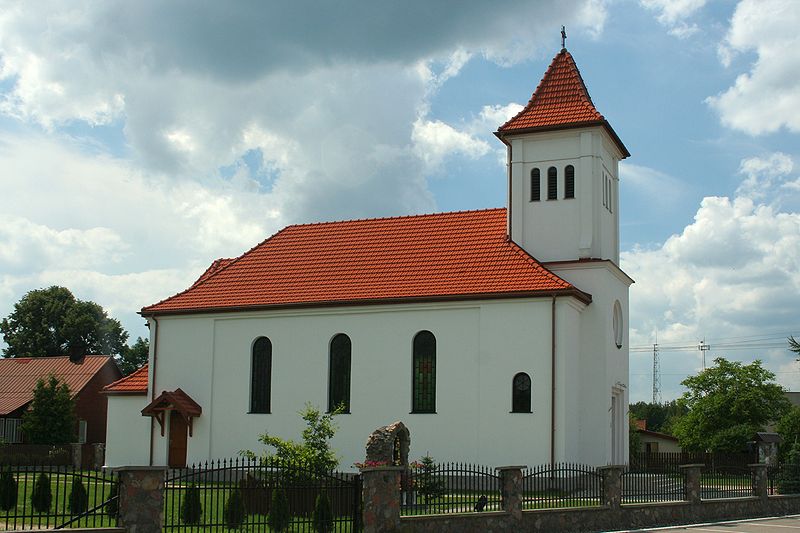 File:Gródek - Church of Holiest Heart of The Lord Jesus 01.jpg
