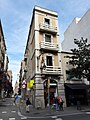 Casa carrer Gran de Gràcia 124, amb protecció urbanística (nivell C) com a part del conjunt de Gran de Gràcia.