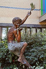 Great Ormond Street Hospital, Peter Pan statue.jpg