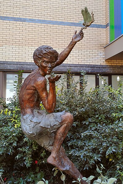 File:Great Ormond Street Hospital, Peter Pan statue.jpg