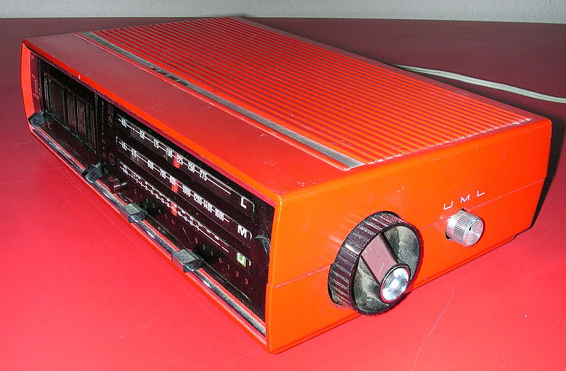 File:Grundig Sonoclock 20c rot r.jpg