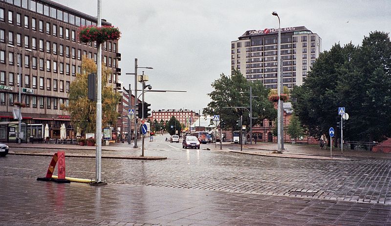 File:Hämeenkatu - Hatanpään valtatie intersection in Tampere Sep2007.jpg
