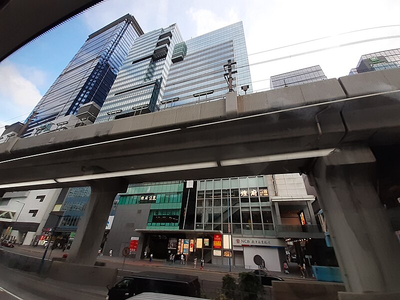 File:HK Citybus 619 view 觀塘道 Kwun Tong Road office n shopping mall buildings June 2020 SS2 14.jpg