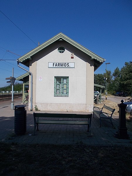 File:Haltepunkt, Gebäude O, 2021 Farmos.jpg