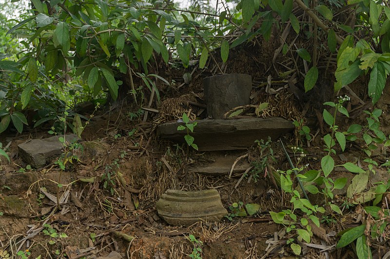 File:Haraktore Mound - Shiva Linga (2).jpg