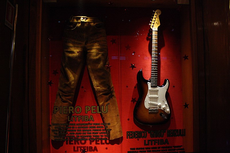 File:Hard Rock Cafe Florence - Litfiba.JPG