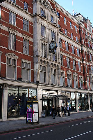 Fortune Salaire Mensuel de Harvey Nichols Combien gagne t il d argent ? 1 000,00 euros mensuels