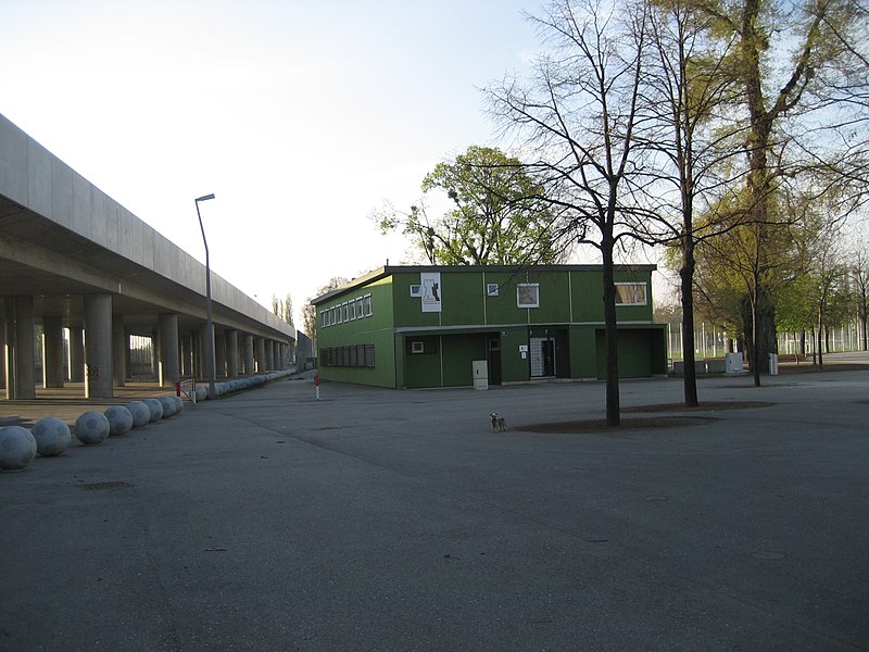 File:Haus des Schachsports - panoramio.jpg