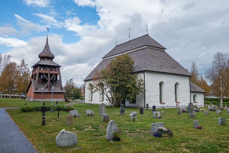 File:Hede kyrka 20160911.jpg