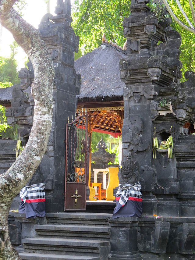 File:Hinduist_Temple_in_Bali.JPG