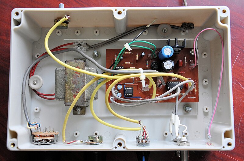 File:Homebrew Audio Signal Generator (16184689842).jpg