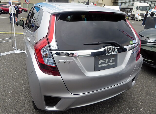 ファイル:Honda FIT HYBRID・F Package (DAA-GP5) rear.jpg - Wikipedia