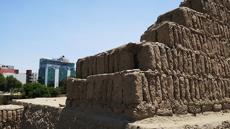 File:Huaca Pucllana-18.jpg