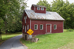 Hudson Grist Mill doğu ve güney tarafları.jpg