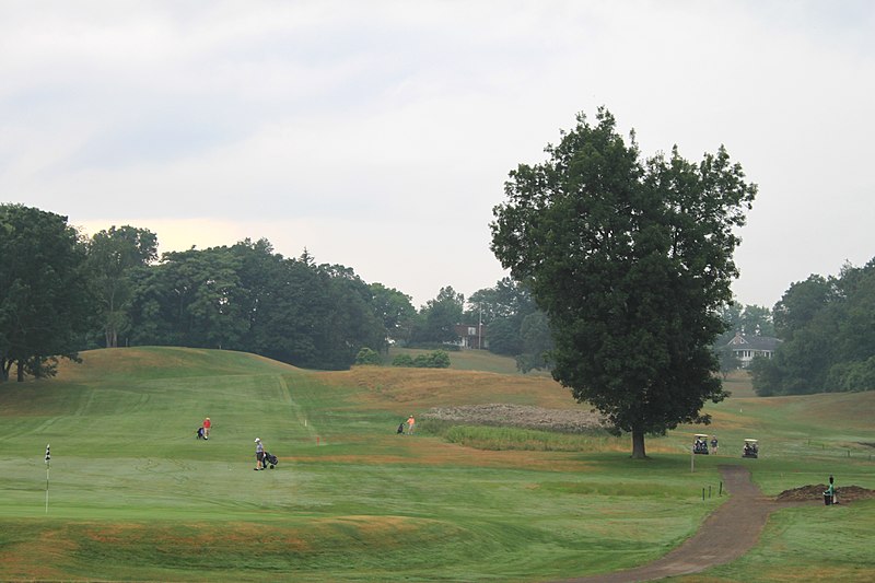 File:Huron Hills Golf Course, 3465 East Huron River Drive, Ann Arbor, Michigan - panoramio (1).jpg