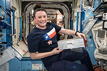 ISS-57 Serena Auñón-kanselier werkt in het Destiny-lab (2).jpg