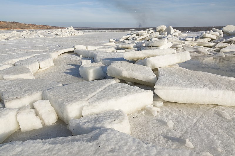 File:Ice hummocks, Frozen Sea of Azov, Winter in Russia.jpg