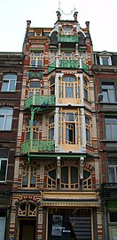 Asymmetric facade with curved lines of the De Beck building by Strauven (1905)