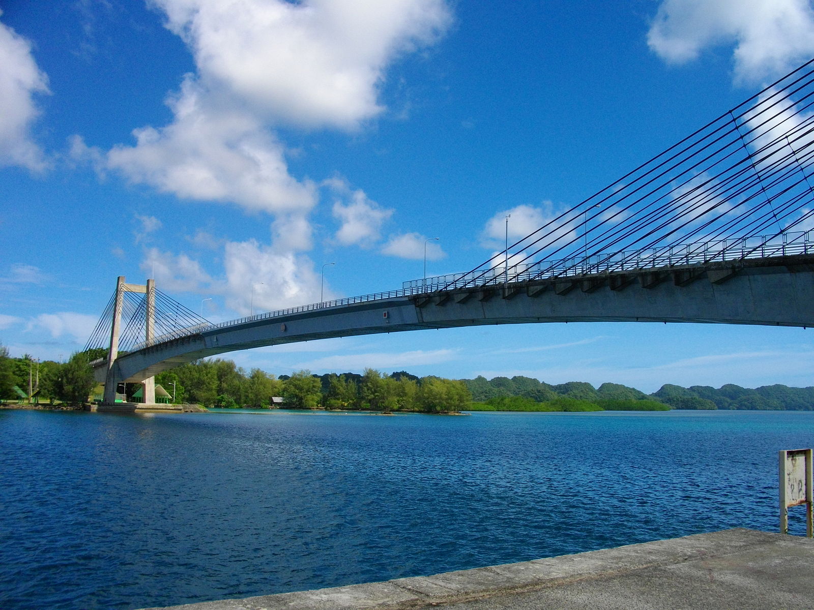 Soubor:Japan-Palau Friendship Bridge 2.JPG - Wikipedie