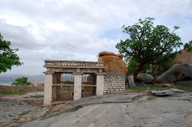 File:Jatinga Rameshwara Ashoka Minor Rock.jpg