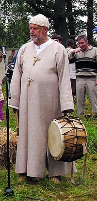 Jons Trinkūns 2009. gada 22. augustā Apūles pilskalnā notiekošajos kaujas mākslas un amatniecības svētkos „Apuolė-854”