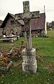 Čeština: Kamenný kříž z roku 1915 před domem č. 2 ve Stádlech, části obce Prachatice, kraj Jihočeský. English: Stone wayside cross dated 1915 in Stádla, a part of the Prachatice Municipality, South Bohemian Region, Czechia.