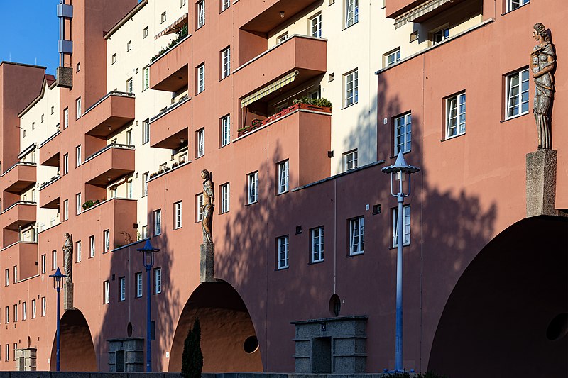 File:Karl-Marx-Hof 2018 12. Februar Platz Fassade 3.jpg