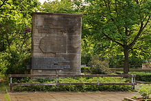 Carl-Peters-Denkmal am Bertha-von-Suttner-Platz (2010)