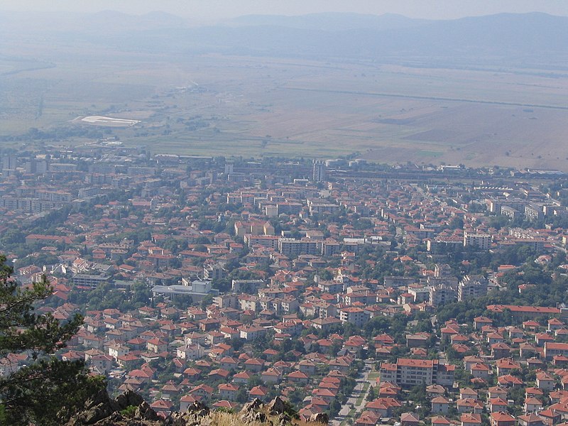 File:Karlovo izgled ot Stara Planina.jpg