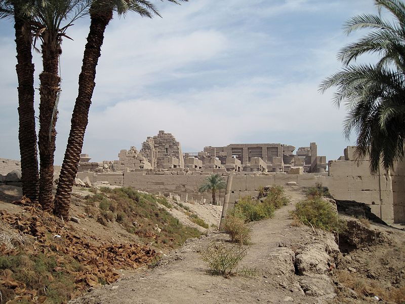 File:Karnak Tempel 16.jpg