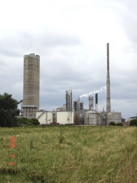 File:Kemira GrowHow fertiliser plant, Ince - geograph.org.uk - 198948.jpg