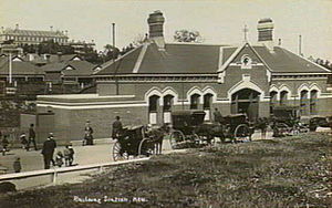 Kew railway station, Melbourne httpsuploadwikimediaorgwikipediacommonsthu