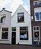 Woonhuis met gepleisterde tuitgevel en zadeldak (Gouda-Centrum)