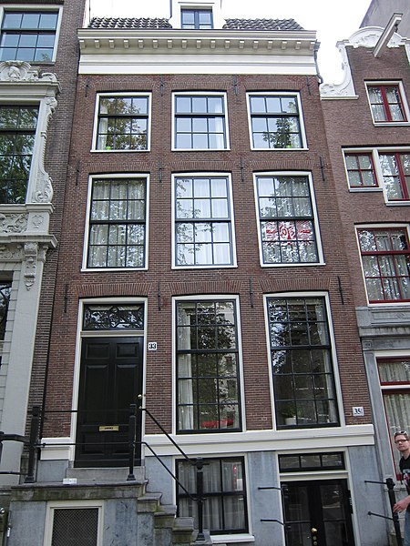 File:Kloveniersburgwal 33, Amsterdam.jpg