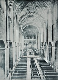 Mittelschiff mit sechs­tei­li­gen Kreuz­rippen­gewölben, 1240–1942