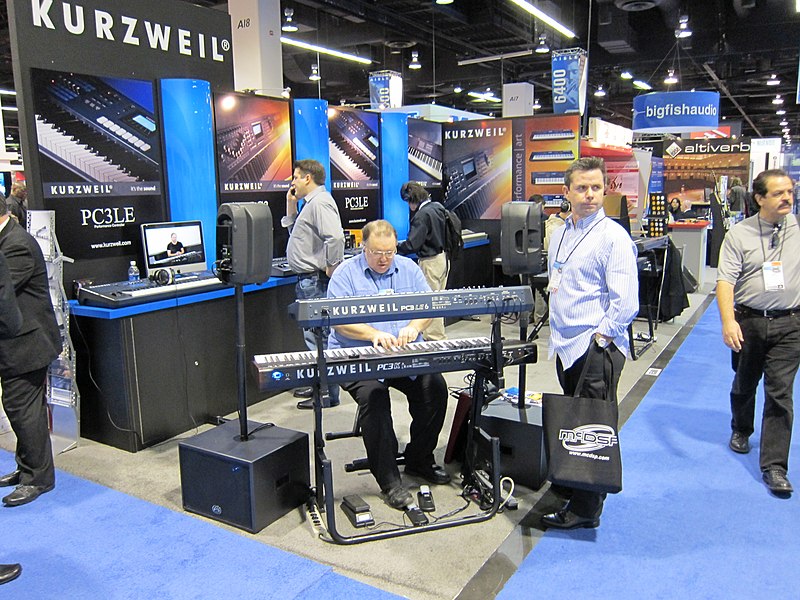 File:Kurzweil PC3LE6 @NAMM 2010.jpg