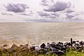 Laaxum, harde wind boven het IJsselmeer in afwachting van de storm”Poly”.