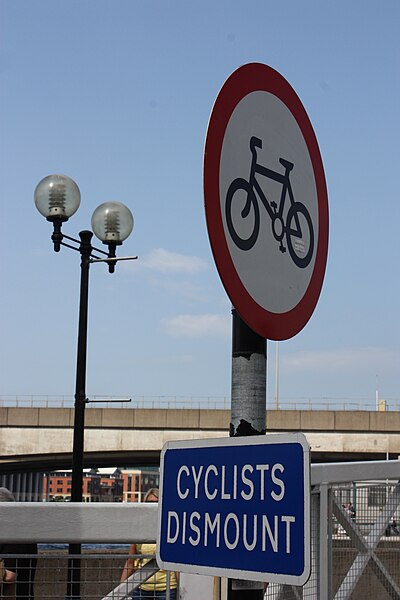 File:Lagan Weir, Belfast, June 2010 (08).JPG