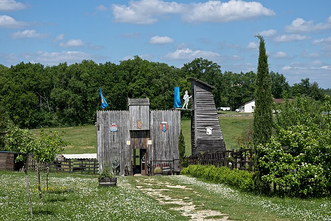 Français : Camp de Siège Médiéval, La Cité des Machines, Larressingle