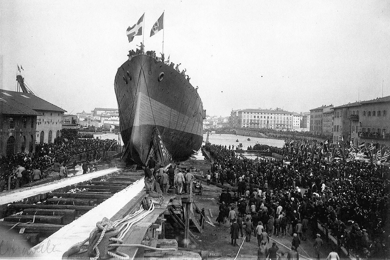 File:Launching "Georgios Averof" 12 March, 1910.png