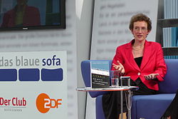 Linda Maria Koldau auf dem Blauen Sofa der LBM 2012.jpg