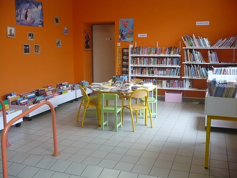 File:Llupia - Bibliothèque espace jeunesse.JPG