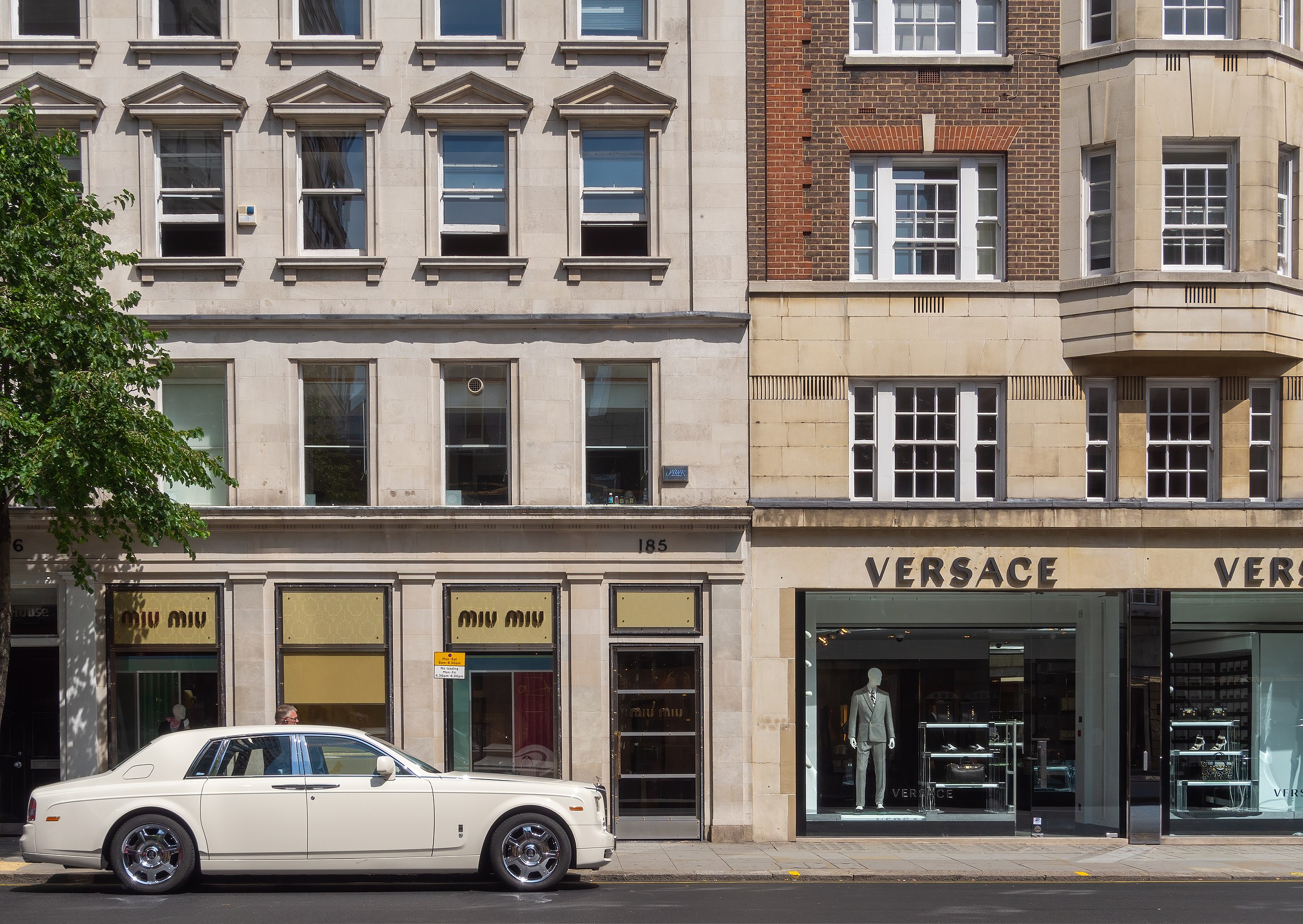 File:London Sloane Street-20130715-RM-135517.jpg - Wikimedia Commons