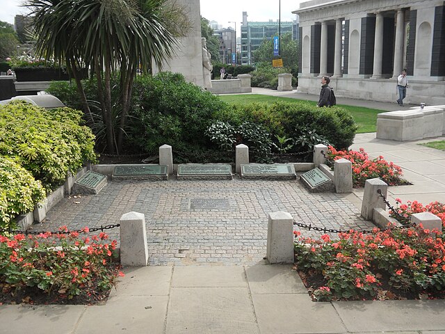 The Tower Hill Memorial, marking the site of the Scaffold