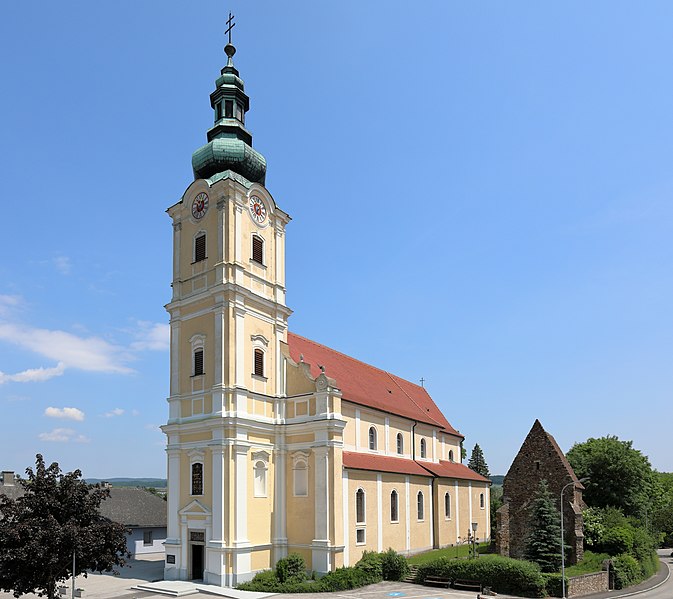 File:Loosdorf - Kirche.JPG