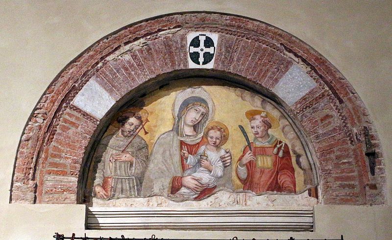 File:Lucca, san francesco, interno, madonna col bambino sulla porta del chiostro.JPG