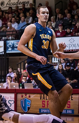 <span class="mw-page-title-main">Luke Knapke</span> American basketball player