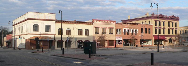 File:Lumberton NC, N Elm St 400s block W side 1.JPG