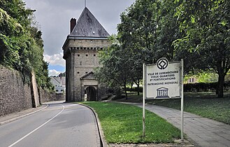 D'Sichepaart mécht d'Grenz tëscht de Quartiersdeeler Sichenhaff a Pafendall.