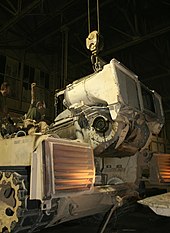 Changing the AGT1500 turbine in a M1 Abrams tank M1 Abrams - change og turbine.jpg